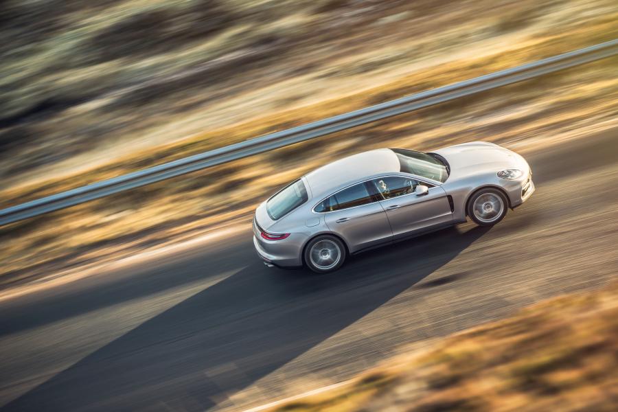  Porsche Panamera 4S 2016 года  (UK) (фото 17 из 28)